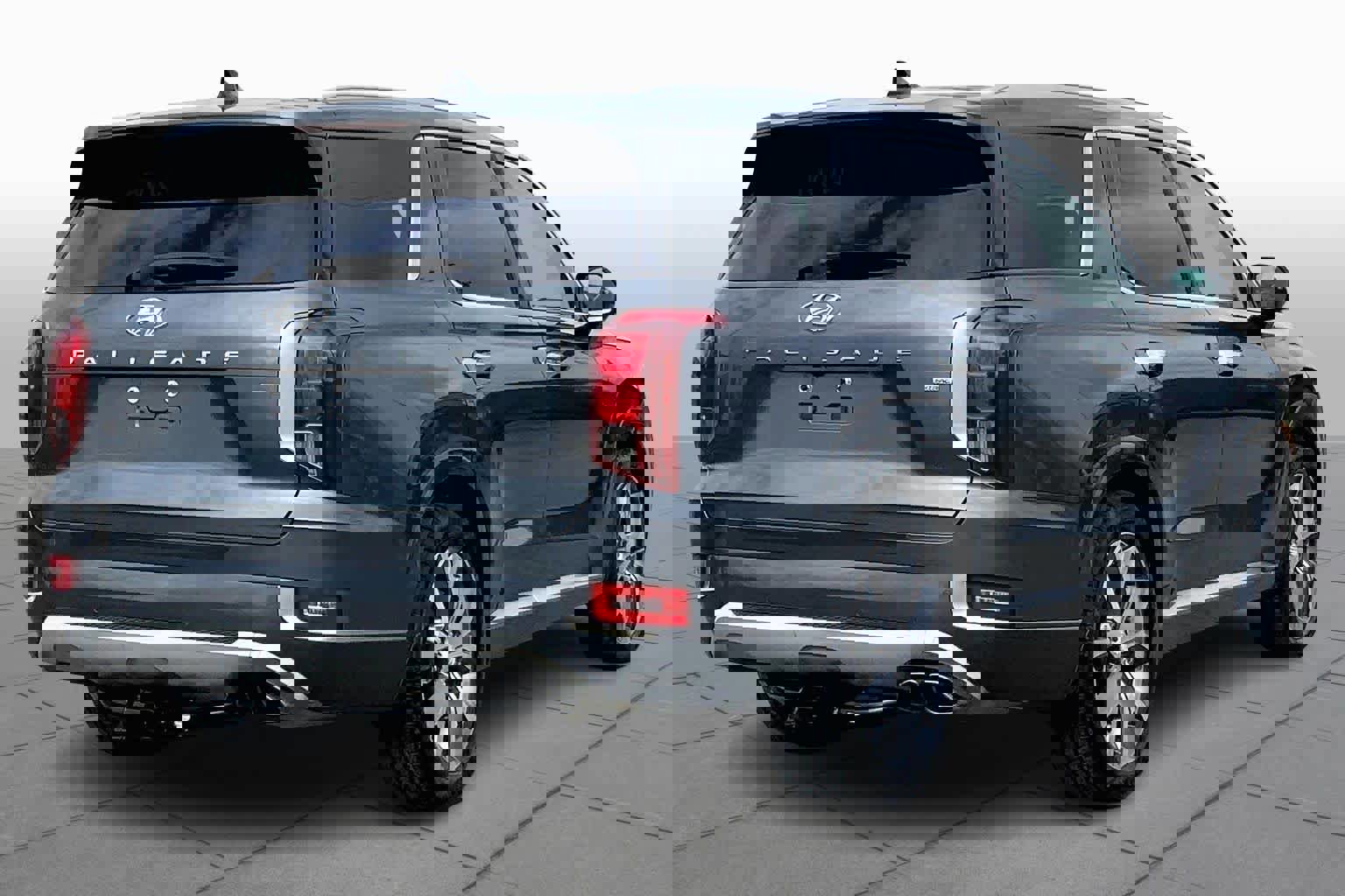 Used 2021 Hyundai Palisade Limited w/ Winter Package image 4