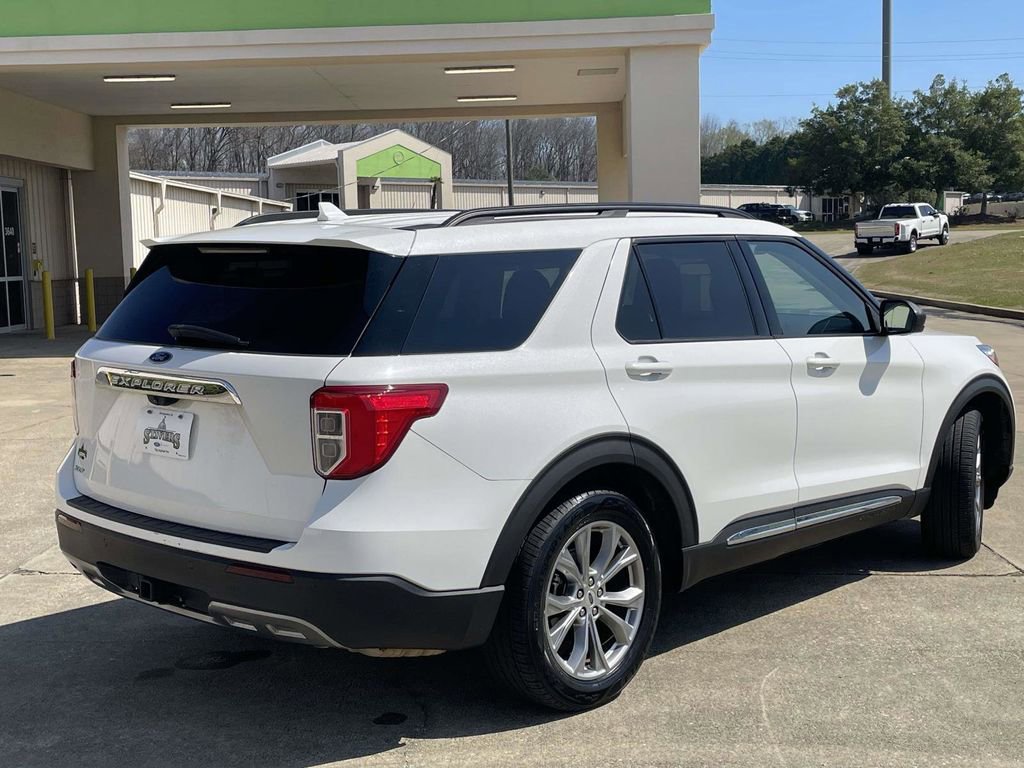 Certified 2022 Ford Explorer XLT w/ Equipment Group 202A image 5