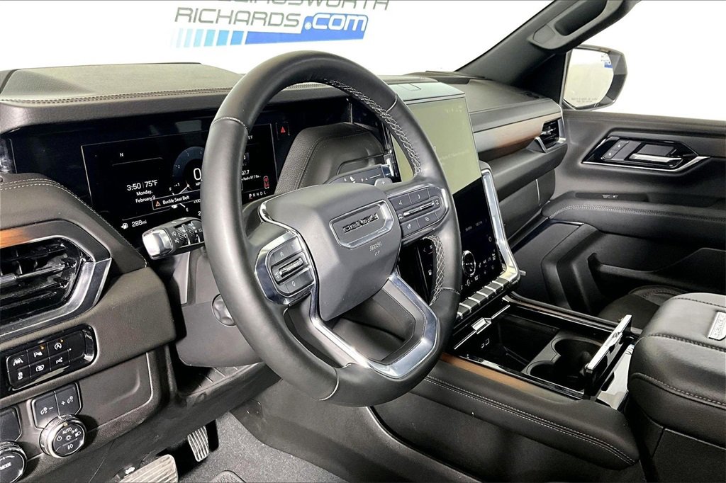 Used 2025 GMC Yukon XL Denali image 10