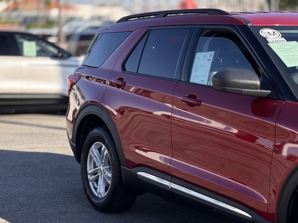 Certified 2022 Ford Explorer XLT w/ Equipment Group 202A image 5