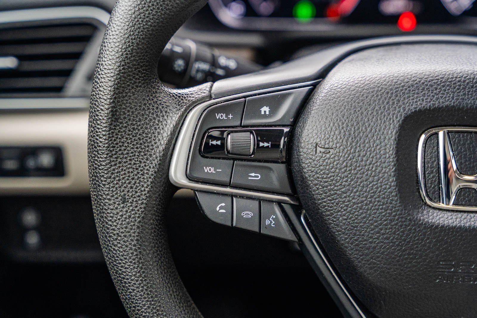 Used 2018 Honda Accord EX image 25