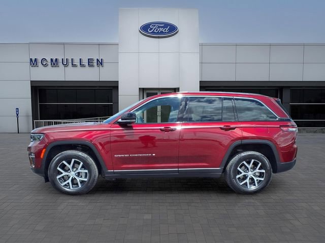 Used 2023 Jeep Grand Cherokee Limited w/ Luxury Tech Group II AWD/4WD image 2