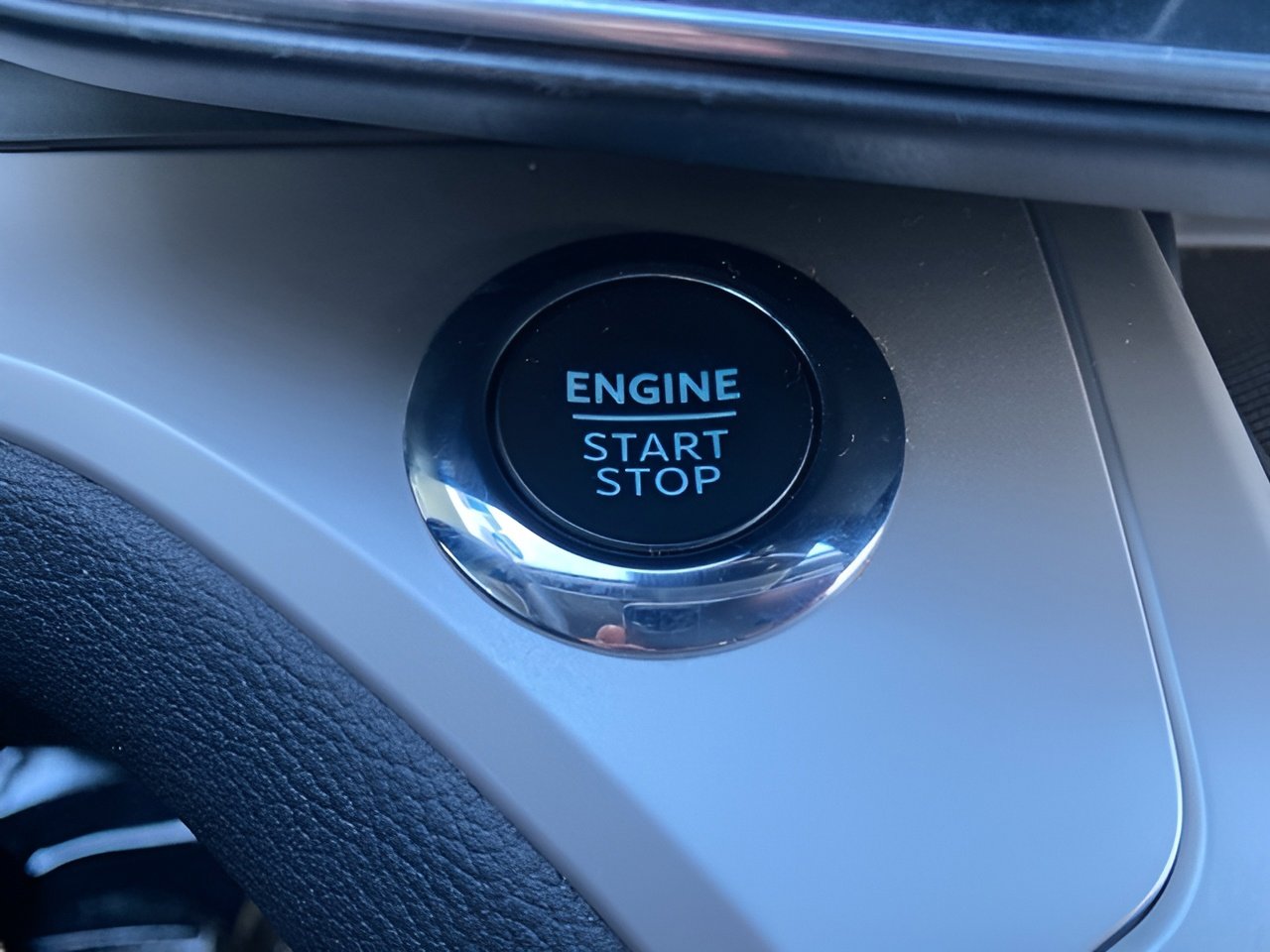 Certified 2024 Ford Explorer XLT w/ Equipment Group 202A image 22