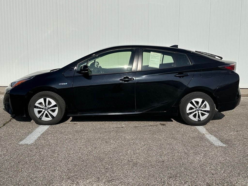 Used 2018 Toyota Prius Three FWD image 2