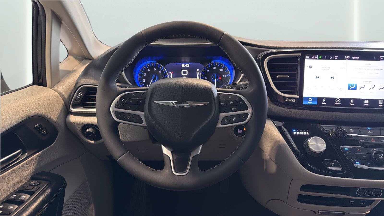 Used 2022 Chrysler Pacifica Touring-L FWD image 13