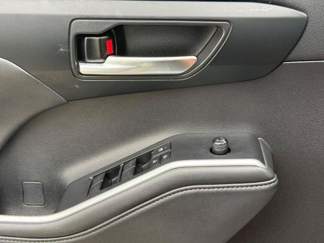 Used 2022 Toyota Highlander XLE AWD/4WD image 25