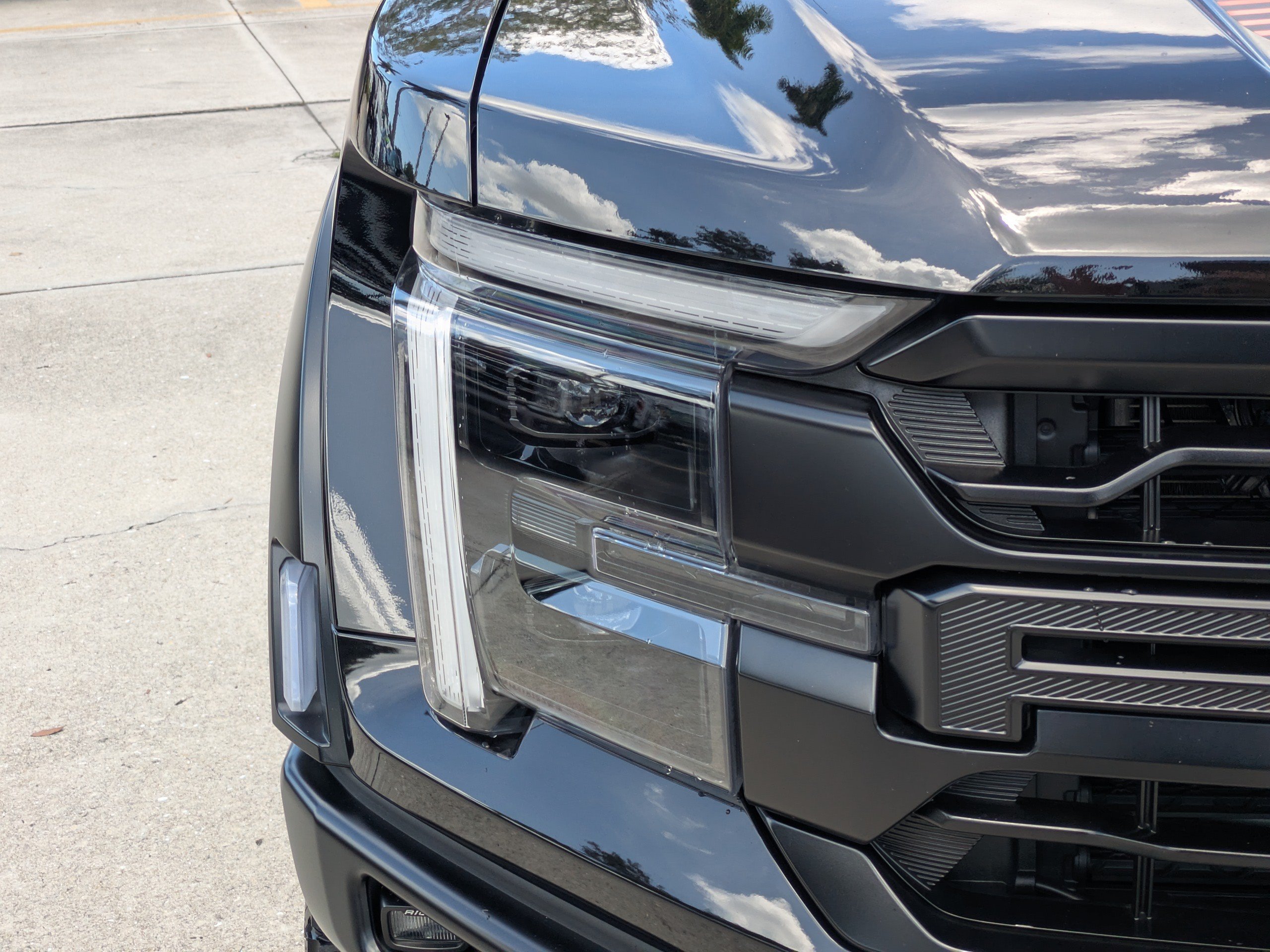 Certified 2025 Ford F150 Raptor w/ Equipment Group 803A Raptor R AWD/4WD image 9