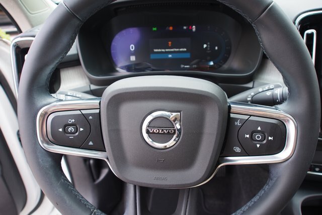Used 2023 Volvo XC40 B5 Plus AWD/4WD image 22