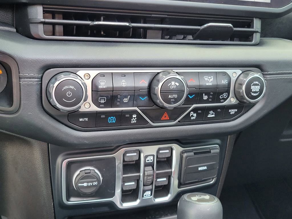 Used 2024 Jeep Wrangler High Altitude AWD/4WD image 28