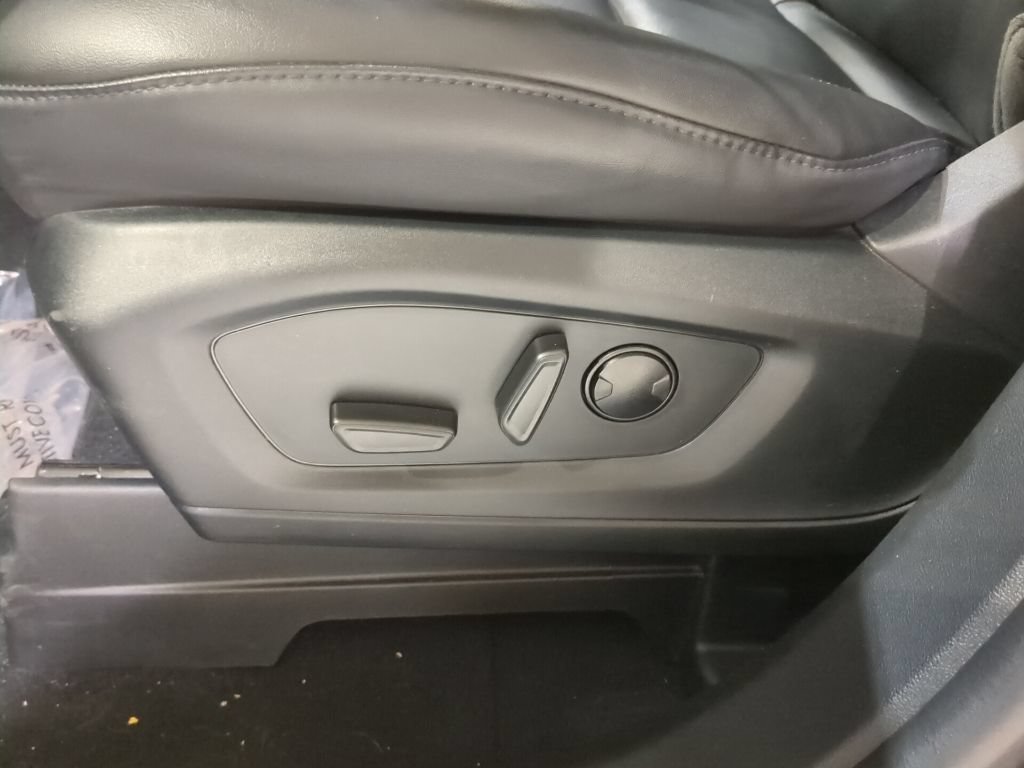 Certified 2023 Ford Explorer XLT w/ Equipment Group 202A AWD/4WD image 15