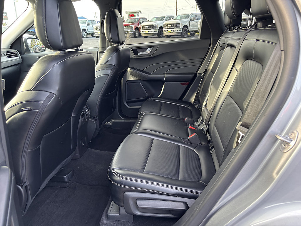 Certified 2024 Ford Escape Platinum AWD/4WD image 32