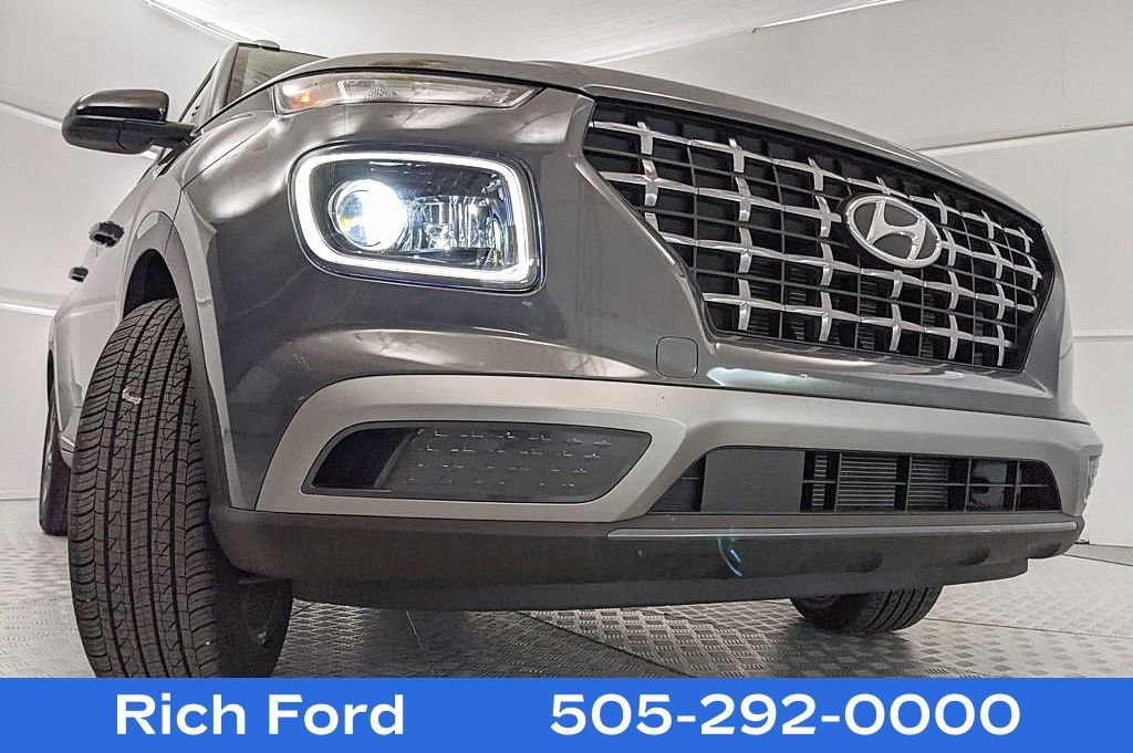 Used 2024 Hyundai Venue Limited image 22