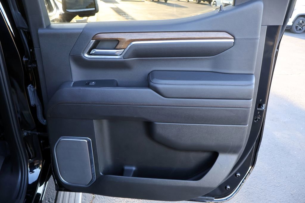 Used 2023 Chevrolet Silverado 1500 High Country w/ Technology Package image 27