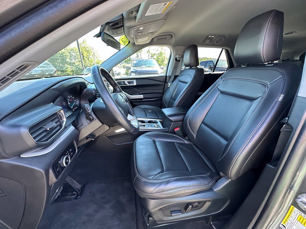 Certified 2023 Ford Explorer XLT w/ Equipment Group 202A AWD/4WD image 17