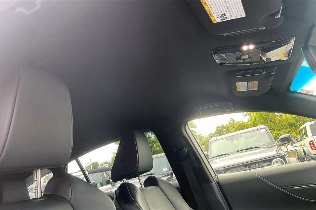 Used 2022 Toyota Venza XLE AWD/4WD image 21