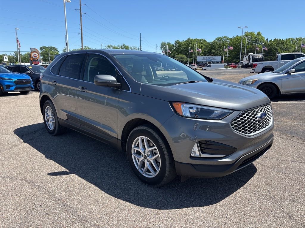Certified 2023 Ford Edge SEL w/ Convenience Package AWD/4WD image 1