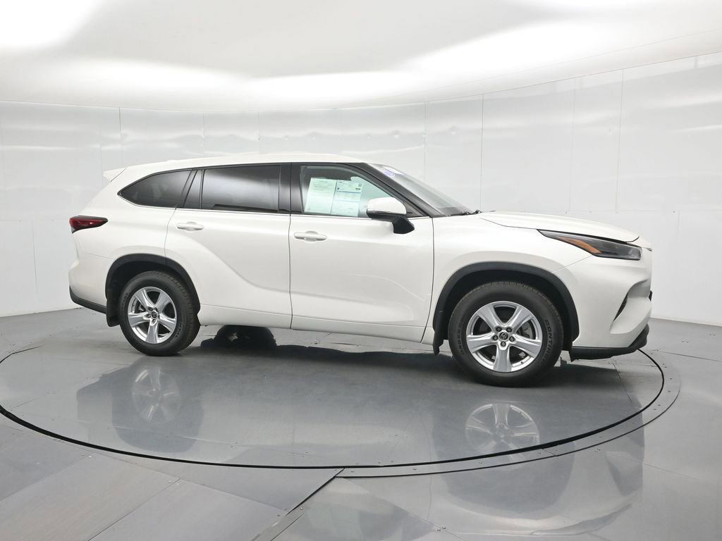 Used 2021 Toyota Highlander LE image 10