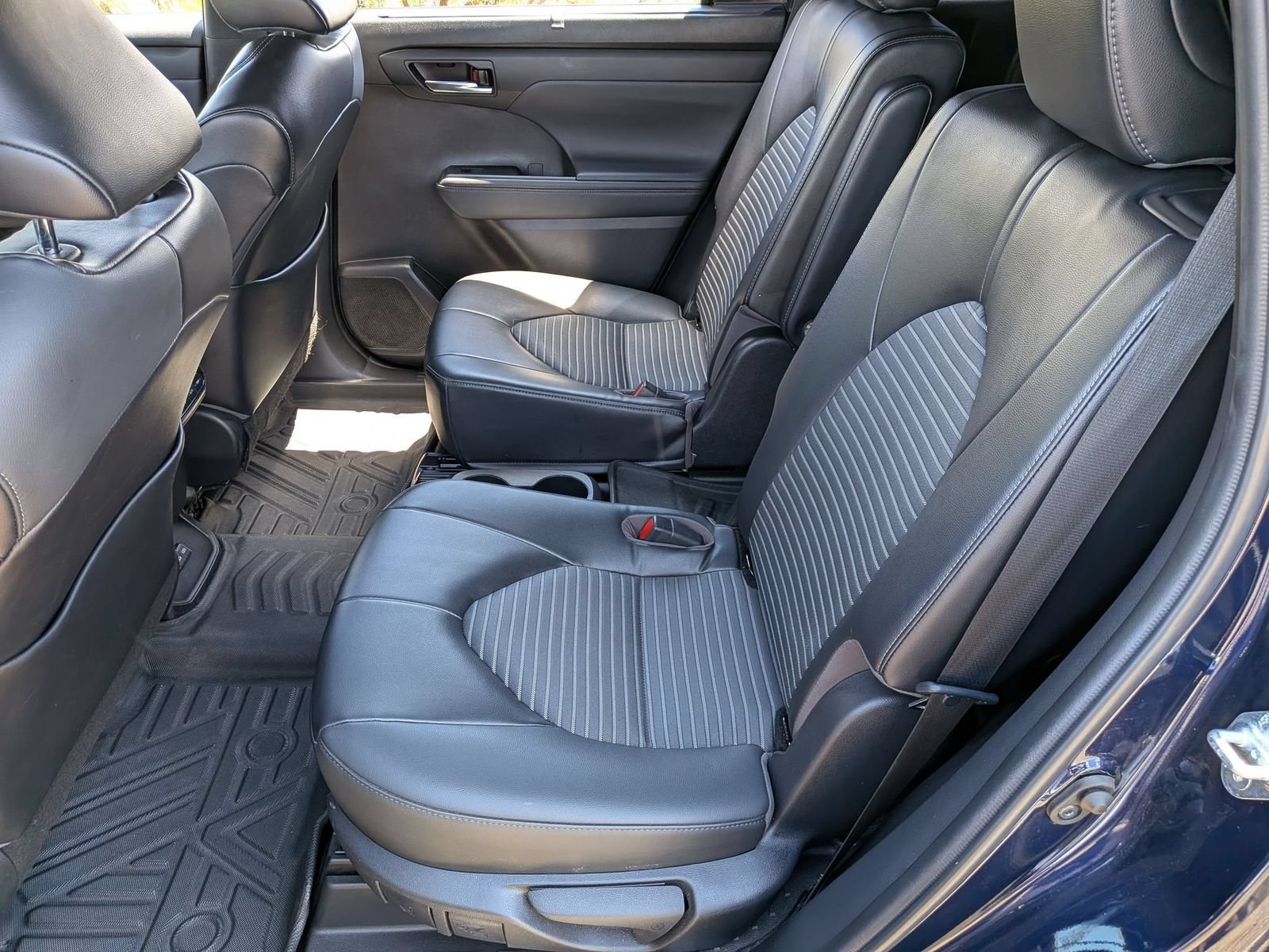 Used 2023 Toyota Highlander XSE FWD image 24