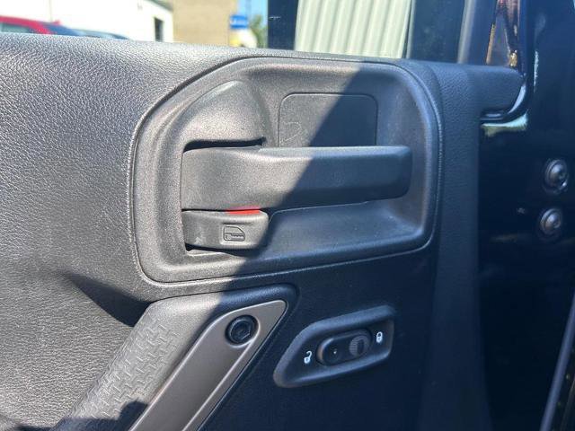 Used 2017 Jeep Wrangler Unlimited Sahara image 18