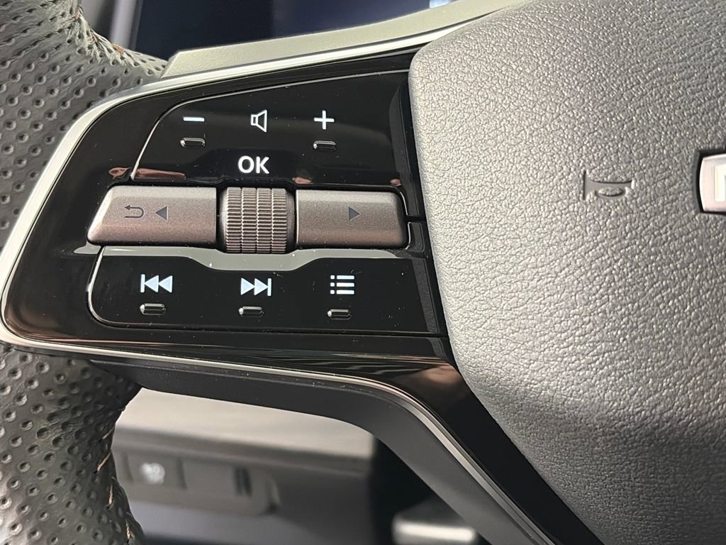 Used 2025 Nissan Ariya AWD image 17