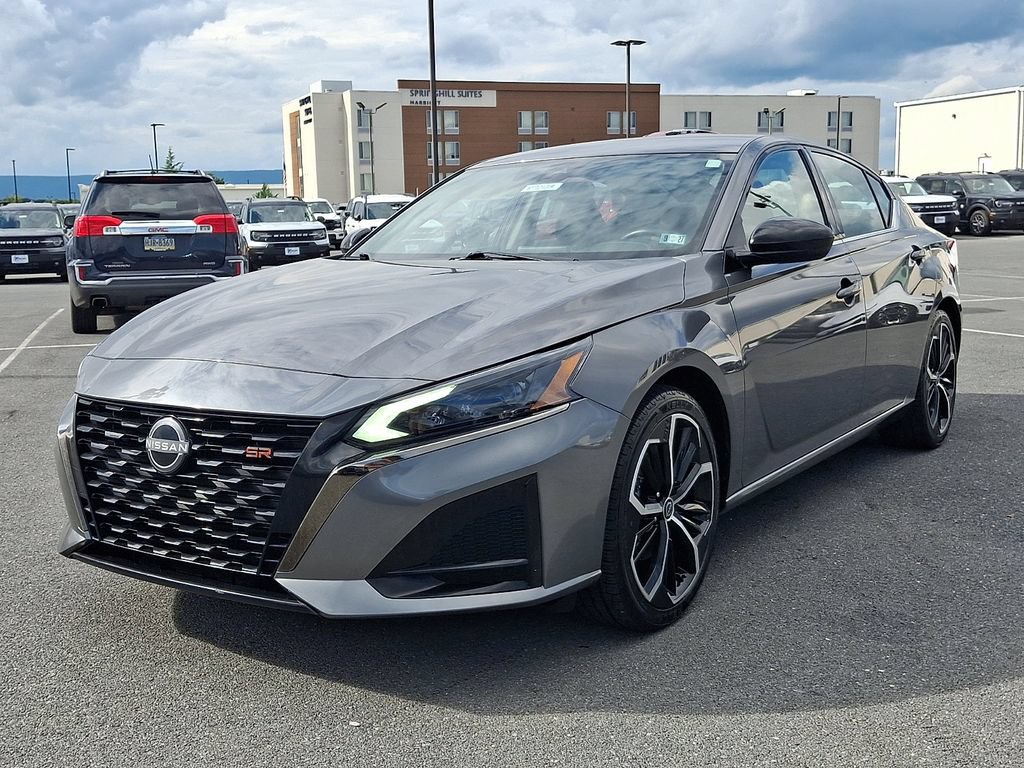 Used 2025 Nissan Altima 2.5 SR FWD image 3