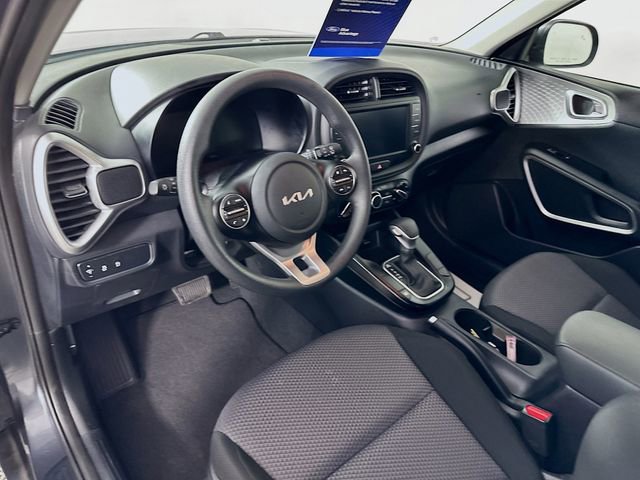 Used 2025 Kia Soul LX w/ LX Technology Package FWD image 15