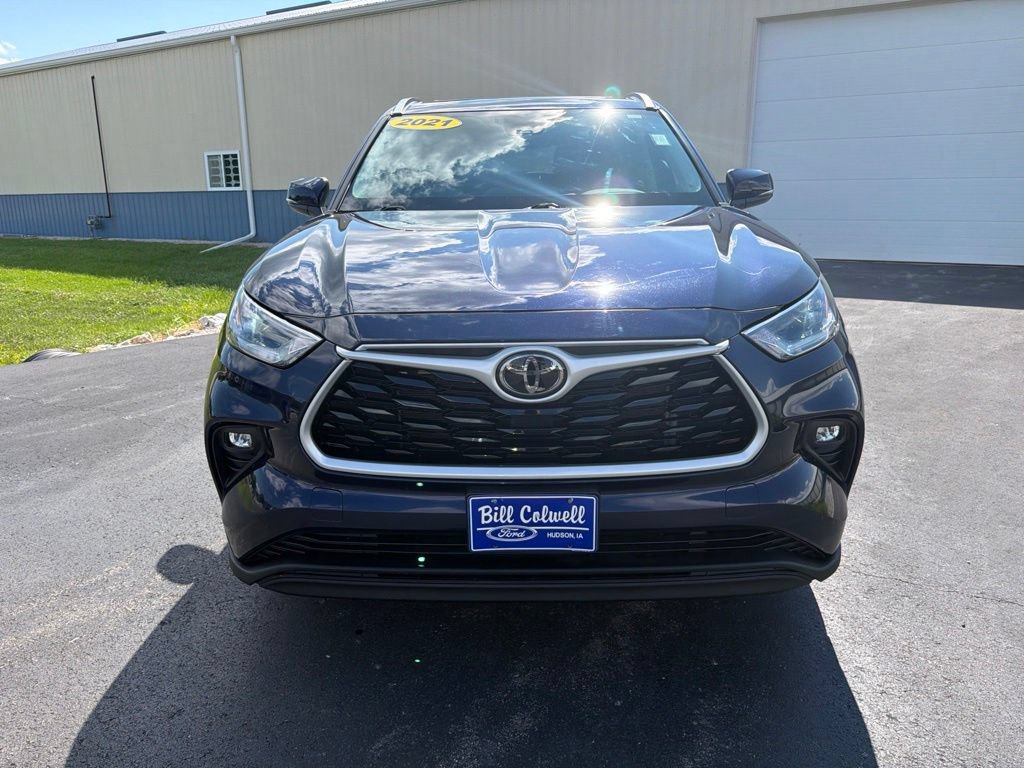 Used 2021 Toyota Highlander XLE AWD/4WD image 9