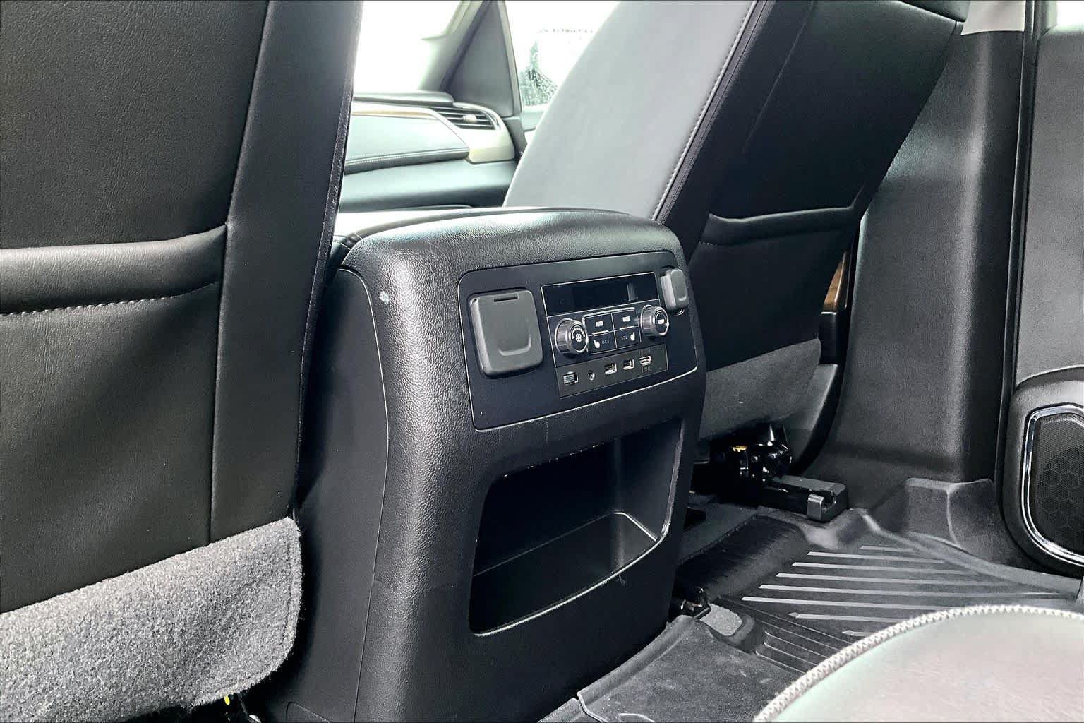 Used 2019 GMC Yukon Denali w/ Denali Ultimate Package AWD/4WD image 36