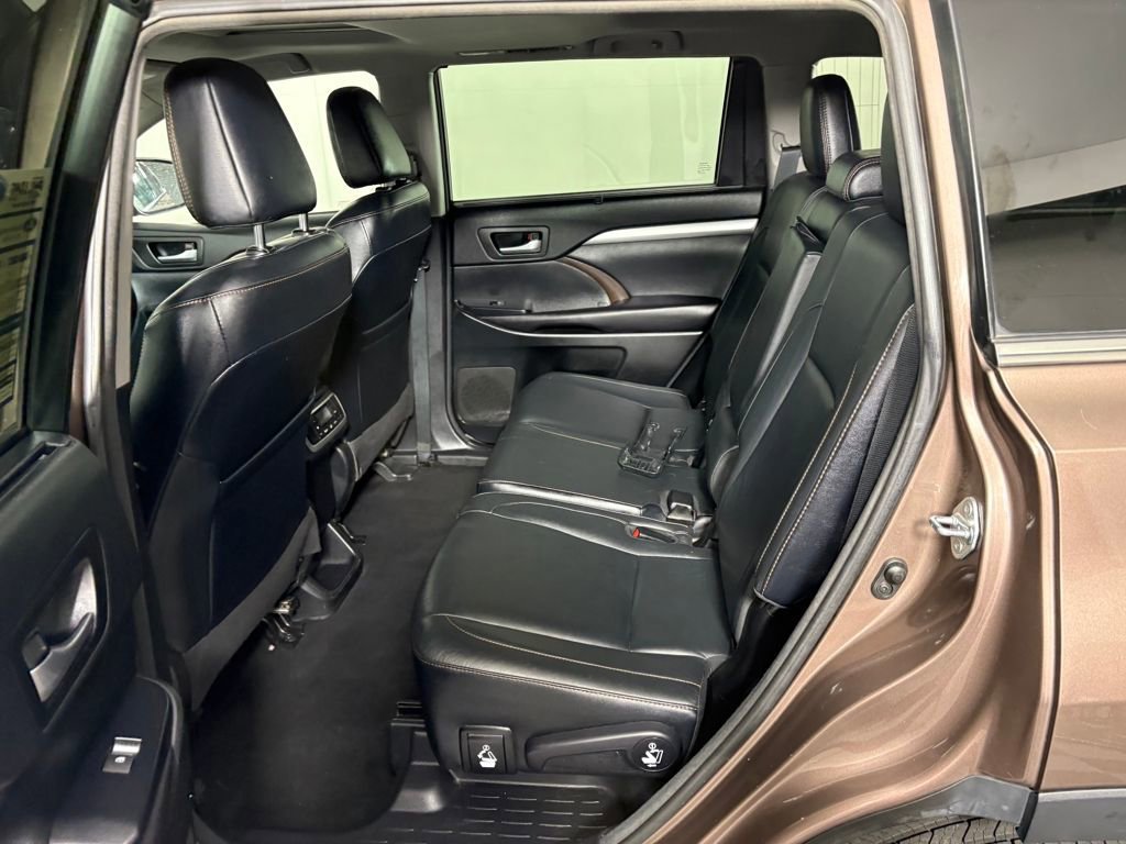 Used 2017 Toyota Highlander XLE image 29