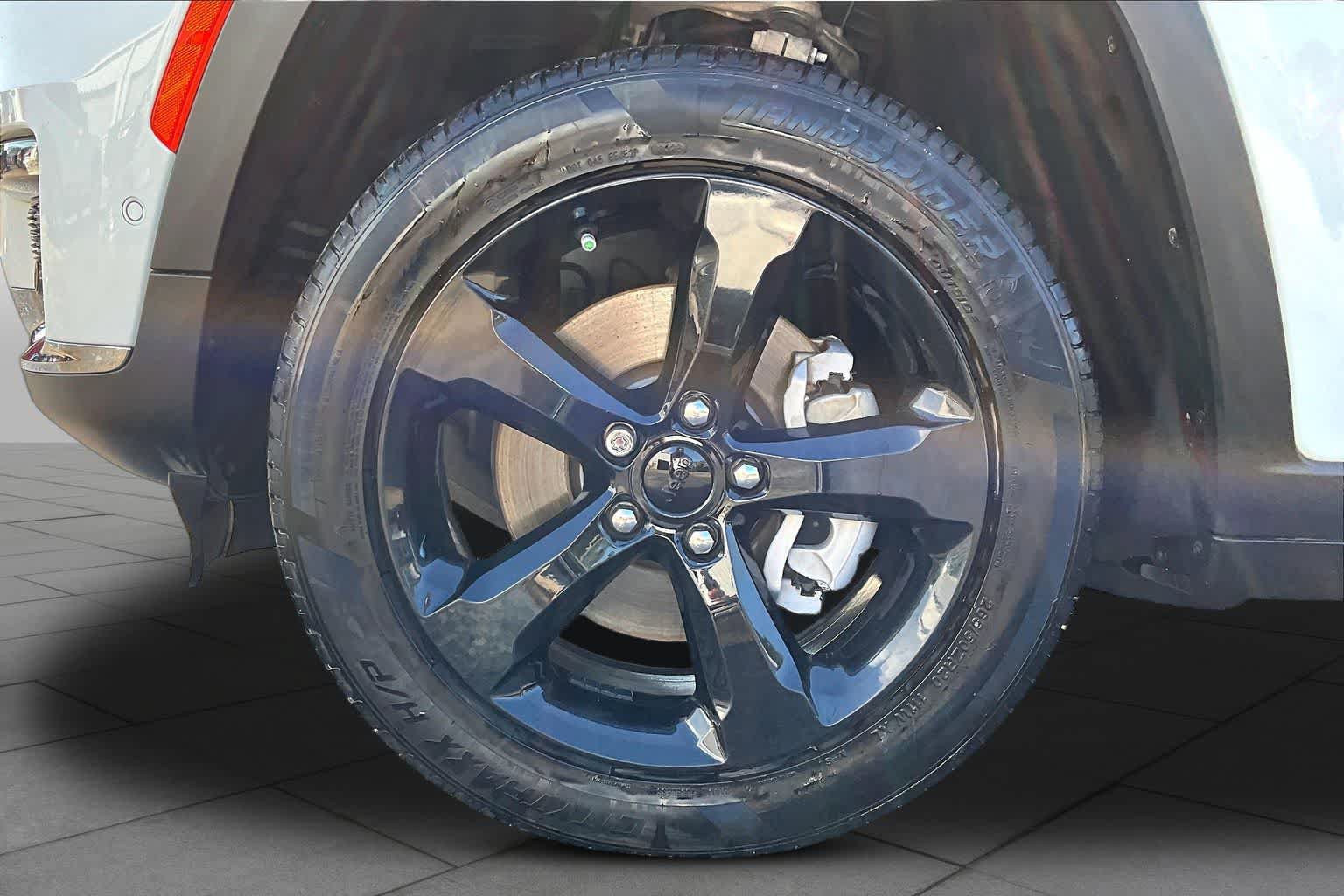 Used 2023 Jeep Grand Cherokee L Limited w/ Luxury Tech Group II RWD image 12