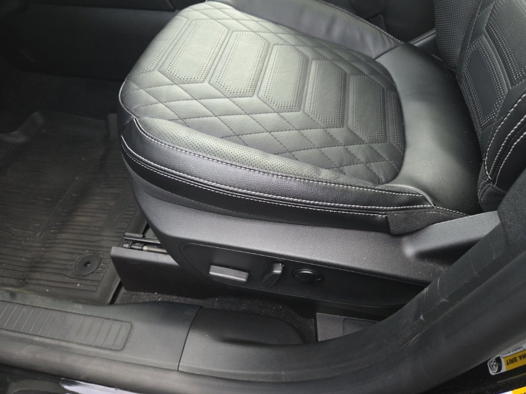 Certified 2024 Ford Escape SE w/ PHEV Premium Package FWD image 6