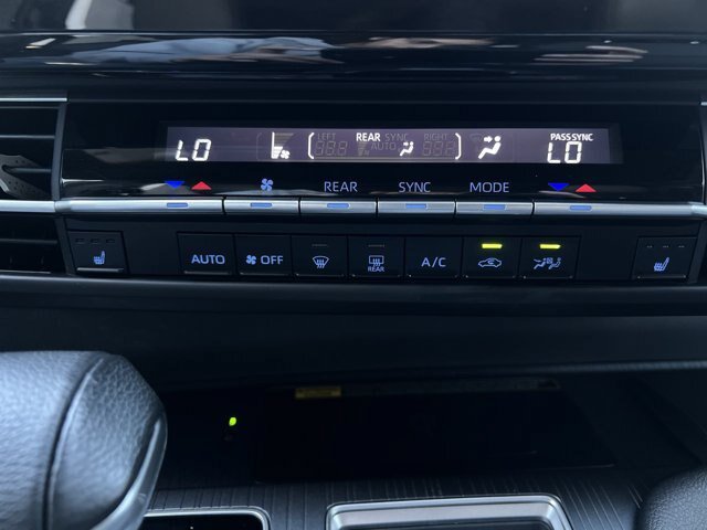 Used 2023 Toyota Sienna XSE w/ XSE Plus Package FWD image 19