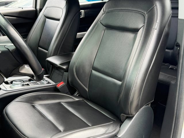 Certified 2022 Ford Explorer XLT w/ Equipment Group 202A AWD/4WD image 9