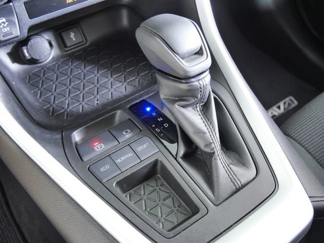 Used 2021 Toyota RAV4 LE w/ Carpet Mat Package (TMS) FWD image 25
