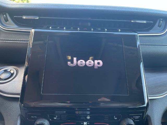 Used 2022 Jeep Grand Cherokee L Limited AWD/4WD image 17