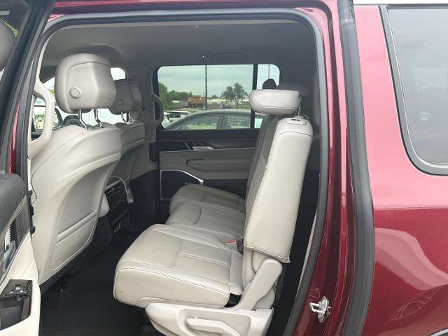 Used 2024 Jeep Wagoneer L Series II w/ Flexible Seating Group AWD/4WD image 8