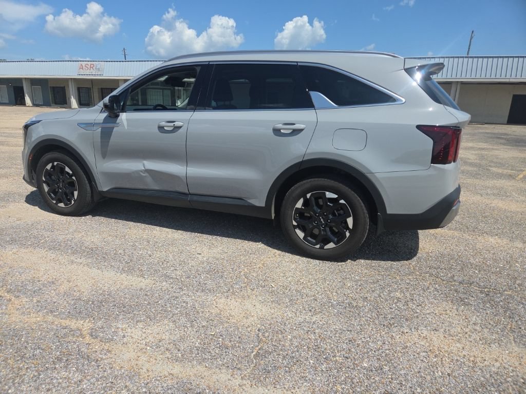 Used 2025 Kia Sorento S w/ Panoramic Sunroof Package FWD image 9