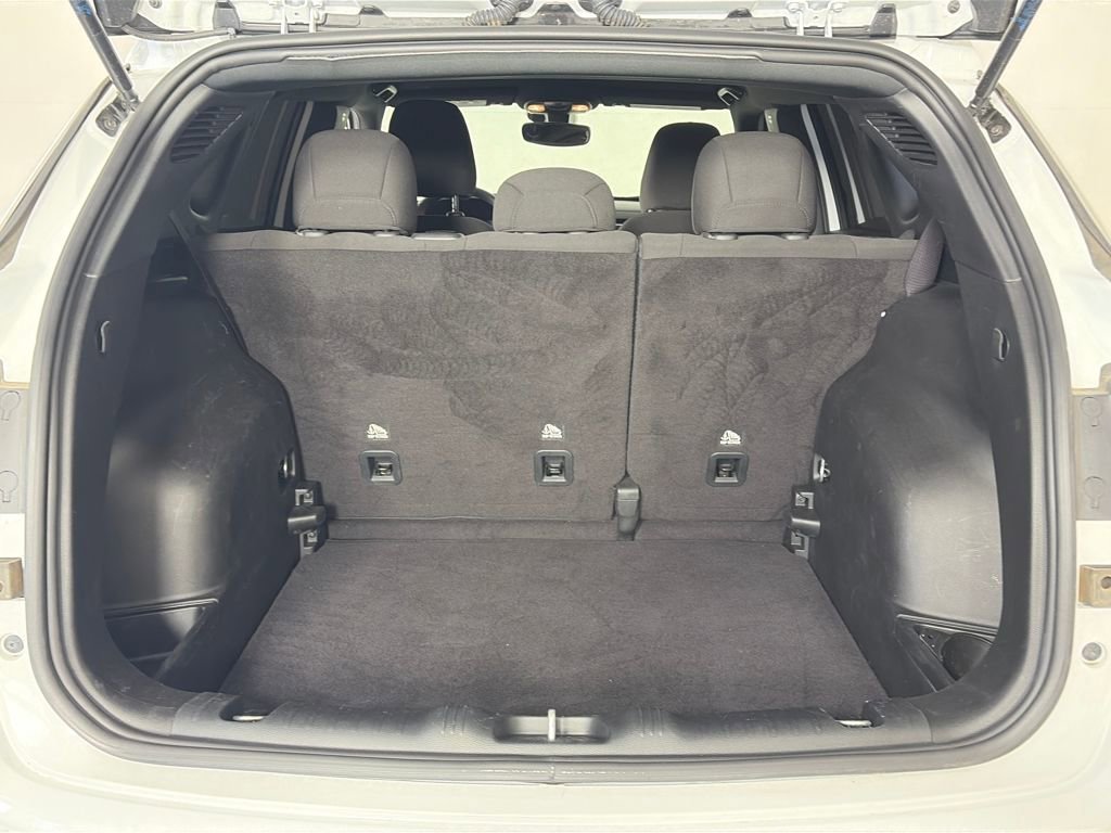 Used 2023 Jeep Compass Sport image 26