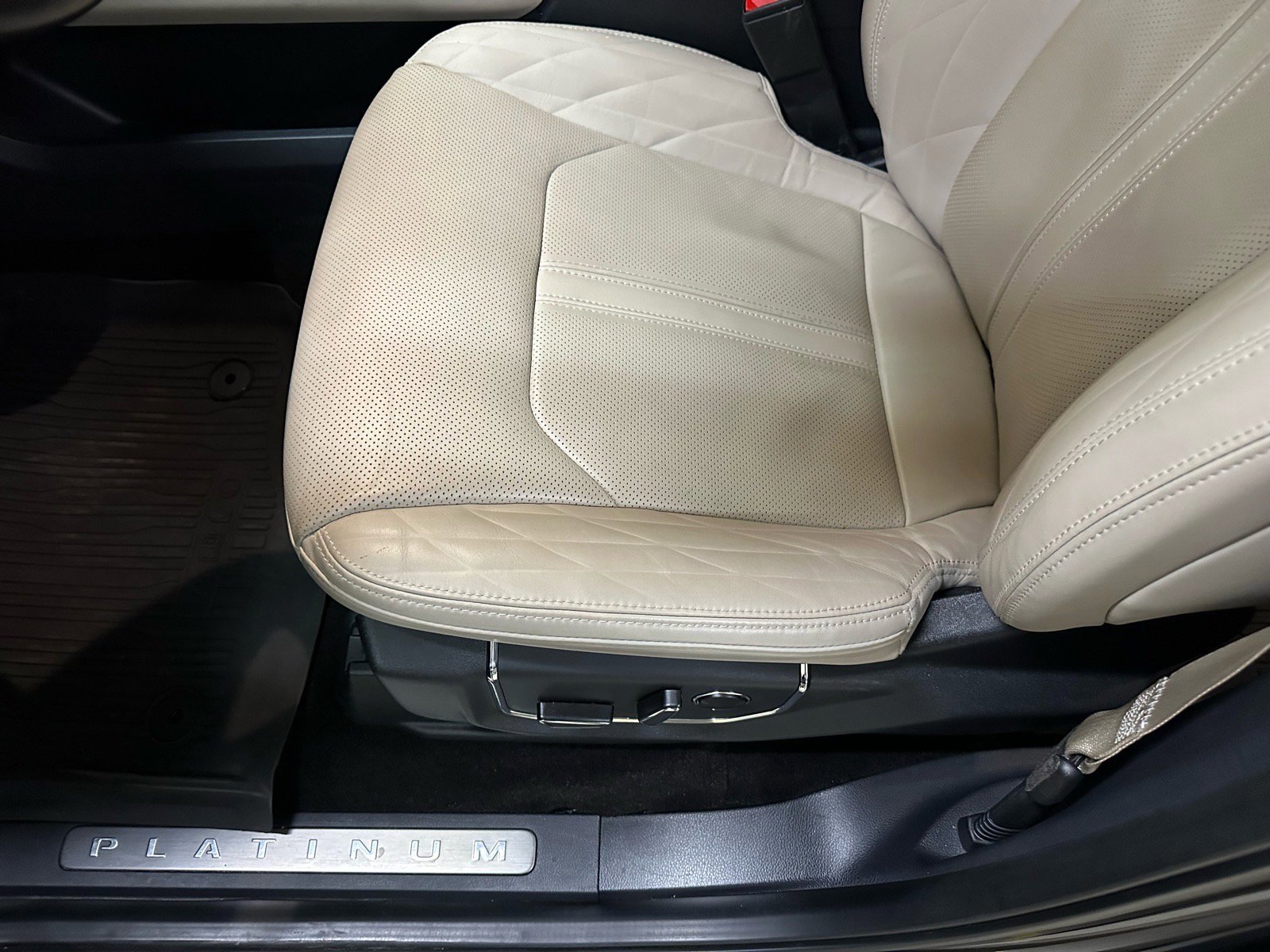 Certified 2023 Ford Expedition Platinum image 25