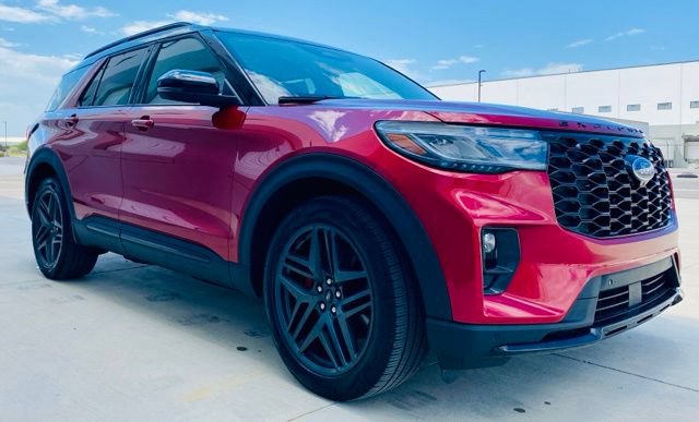 Certified 2025 Ford Explorer ST AWD/4WD image 3