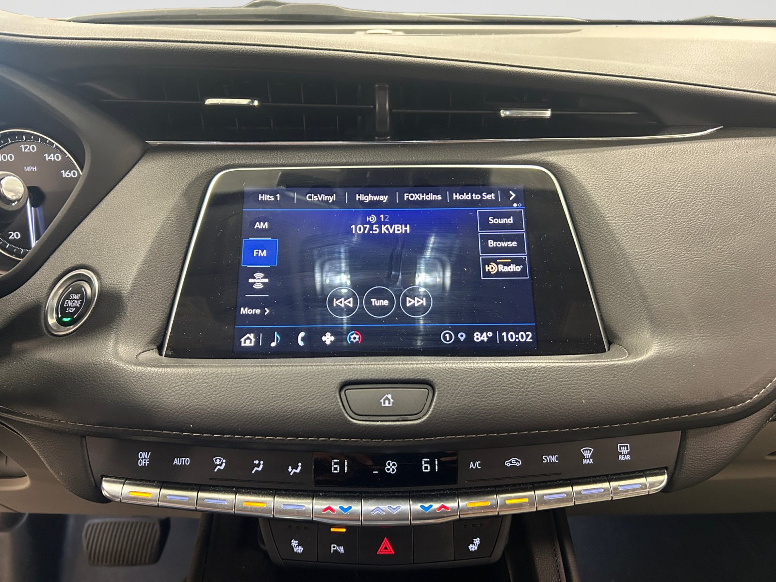 Used 2023 Cadillac XT4 Luxury w/ Cold Weather Package FWD image 16