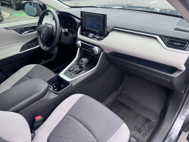 Used 2022 Toyota RAV4 XLE AWD/4WD image 19