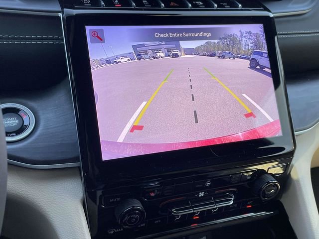 Used 2023 Jeep Grand Cherokee Limited w/ Black Appearance Package image 12