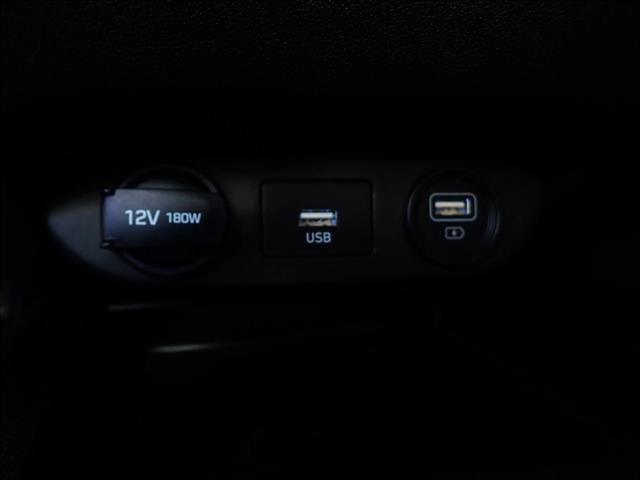 Used 2022 Hyundai Elantra SEL w/ Convenience Package FWD image 17