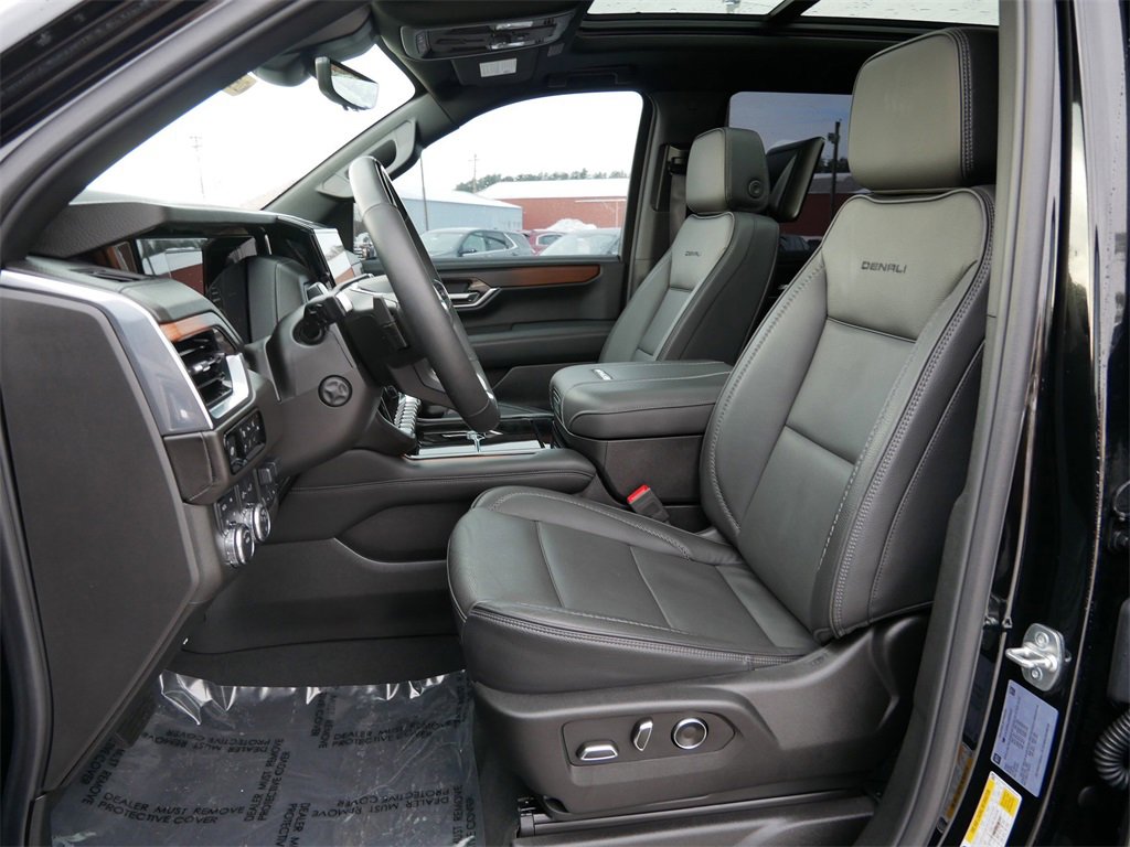 Used 2025 GMC Yukon Denali w/ Denali Reserve Package image 16