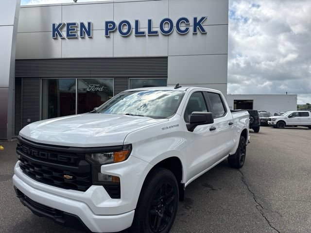Used 2023 Chevrolet Silverado 1500 Custom AWD/4WD image 2