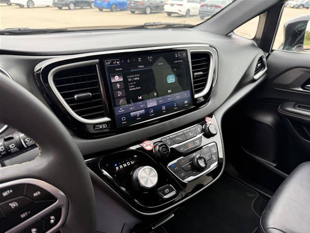 Used 2025 Chrysler Pacifica Select FWD image 17
