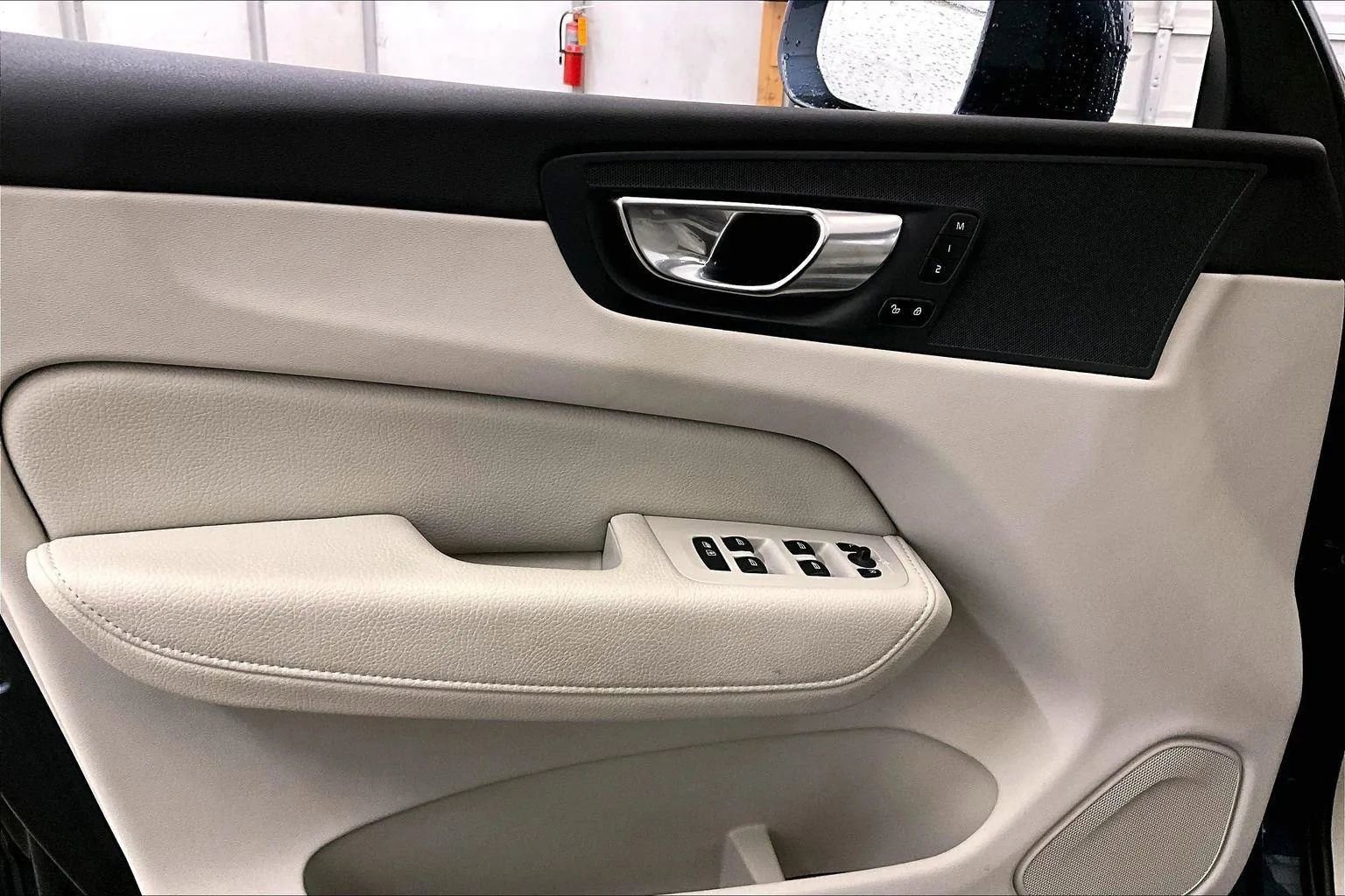 Used 2021 Volvo XC60 T5 Momentum w/ Premium Package image 22