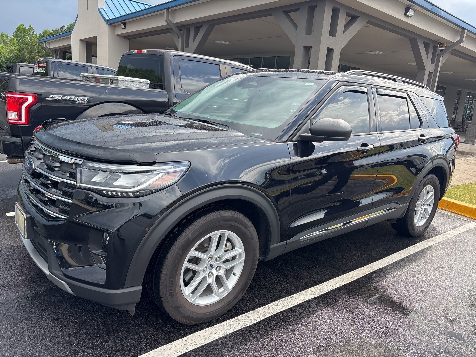 Certified 2025 Ford Explorer Active w/ Active Comfort Package RWD image 1