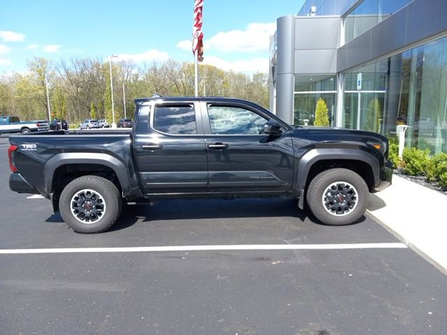 Used 2024 Toyota Tacoma TRD Off-Road AWD/4WD image 5
